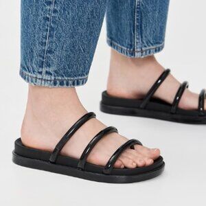 NWT Schutz Polly Jelly Sandals in Black. Size 8